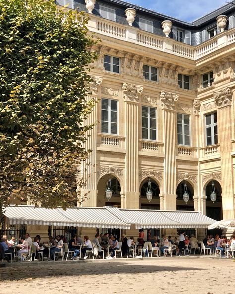 Located in the garden of the Palais Royal since 2013, Café Kitsuné is one of our favorite Paris coffee shops. The quaint location is the perfect size, and because of the no laptop policy it’s never too hard to find a spot at the coffee bar or on the shaded terrasse. You can also get drinks to-go to enjoy outside in the park on one of the numerous benches.  For our favorite drinks at Kistuné, read the full review on Urbansider.com #coffee #coffeeshops #paris #cafés Cafe Kitsune Paris, French Cafes, Paris Coffee Shop, Paris In May, Paris Bars, Paris In Spring, Paris Architecture, Paris Vibes, Beautiful Paris