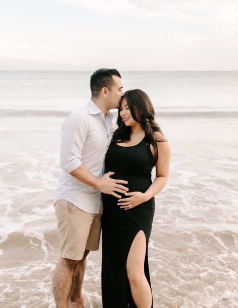 Baby Moon Pictures, Babymoon Photoshoot Beach, Babymoon Pictures, Moon Photoshoot, Pregnant Photoshoot Beach, Pregnancy Shoot Beach, Hawaii Maternity Shoot, Maternity On Beach, Hawaii Pregnancy Photoshoot