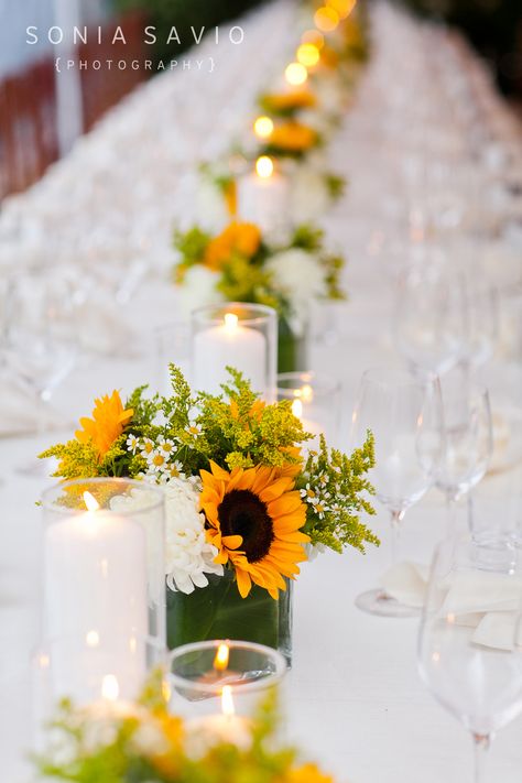 love the clean look Dusty Rose And Sunflower Wedding, Sunflower Table Centerpieces, The Clean Look, Rusting Wedding, Holly Wedding, Garden Centerpiece, Sunflower Themed Wedding, Sunflower Baby Showers, Sunflower Bridal Shower