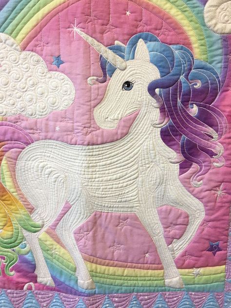 machine quilting: Hattie the Magical Unicorn quilt Princess Quilt Patterns Free, Unicorn Quilts Ideas, Unicorn Quilt Pattern, Unicorn Quilts, Moose Quilt, Unicorn Applique, Unicorn Quilt, Kid Quilts Patterns, Mermaid Quilt