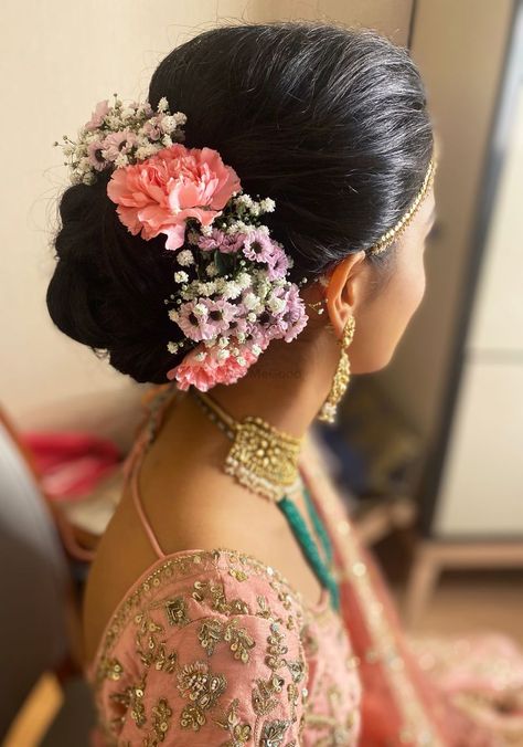 Photo of Beautiful floral bridal bun hairstyle. Forest Quinceanera, Floral Bun, Hairstyle Indian, Bridal Hair Decorations, Saved Pictures, Hairstyles For Gowns, Bridal Hairstyle Indian Wedding, Bun Style, Wedding Bun