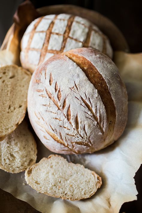 Bread Asethic, Sourdough Baking Aesthetic, Bread Presentation, Bread Baking Aesthetic, Sourdough Aesthetic, Aesthetic Sourdough Bread, Making Sourdough Bread Aesthetic, Homemaker Aesthetic, Aesthetic Bread