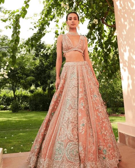 Exquisite elegance in every stitch. Explore and Shop our latest collection “LEHER” online and in stores. #OsaabyAdarsh Organza Applique, Simple Lehenga, Trendy Outfits Indian, Indian Outfits Lehenga, Organza Lehenga, Aari Blouse, Wedding Lehenga Designs, Lehenga Designs Simple, Padded Blouse