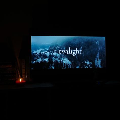 Watching Twilight Aesthetic, Twilight Watch Party, Twilight Movie Aesthetic, Twilight Lifestyle, Twilight Movie Night, Twilight Baseball, Watching Twilight, Twilight Filter, Twilight Party