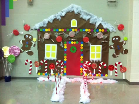 Gingerbread Door, Christmas Cubicle, Christmas Cubicle Decorations, Christmas Hallway, Diy Christmas Door Decorations, Thomas Sankara, Door Decorations Classroom Christmas, Gingerbread House Candy, Christmas Contests