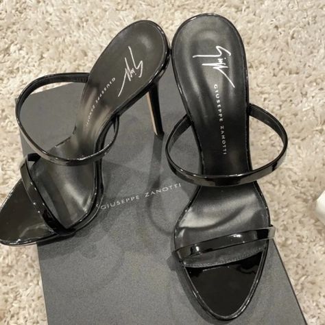 Black Giuseppe Sandals Guissepe Zanotti, Aesthetic Heels, Heels Ideas, Zanotti Heels, Giuseppe Zanotti Heels, Beautiful Black Dresses, Zanotti Shoes, Giuseppe Zanotti Shoes, Heels Classy