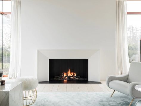 Open Gas Fireplace, Nordic Fireplace, Modern Living Room Table, Metal Curtain, Open Fireplace, The Architect, Brick Fireplace, Florida Home, Gas Fireplace