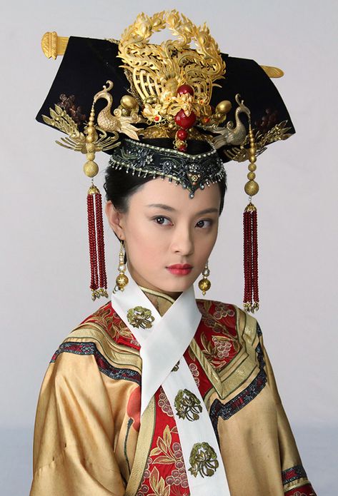 The Empress Of China, Chinese Outfits, Empresses In The Palace, Empress Of China, Tiara Headpieces, Chinese Traditional Dress, Chinese Films, Chinese Hairstyle, Asian Design