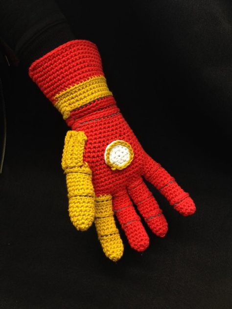 Marvel Crochet Ideas, Knit Cosplay, Marvel Crochet Patterns Free, Crochet Gauntlets Pattern Free, Crochet Iron Man Gloves, Crochet Spiderman Fingerless Gloves, Crochet Iron Man, Cosplay Crochet, Men’s Crochet Gloves