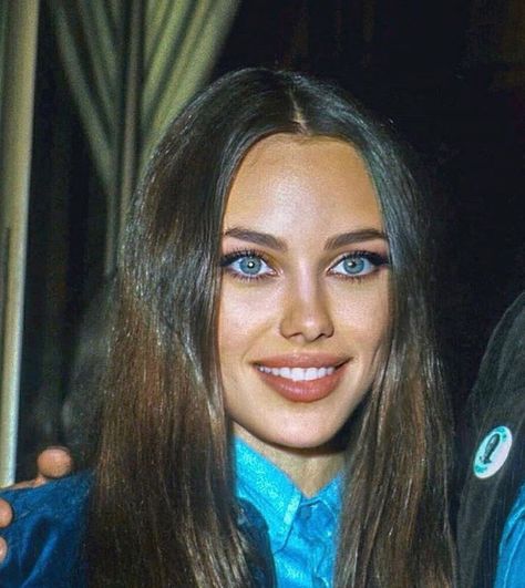 🍒 on Instagram: “Angelina Jolie’s mother. Marcheline Bertrand” Marcheline Bertrand 70s, Angelina Jolie Mom, Angelina Jolie Weight, Angelina Jolie Mother, Marcheline Bertrand, Mother's Pic, Shiloh Jolie-pitt, National Geographic Photography, Shiloh Jolie