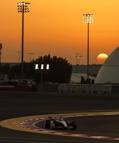 MoneyGram Haas F1 Team on Instagram: "YES to those sunset shots 😍🌇 #HaasF1 #F1Testing" Haas F1, F1 2023, Haas F1 Team, Mclaren F1, Sunset Wallpaper, Lando Norris, Yellow Aesthetic, F1 Drivers, Laptop Wallpaper