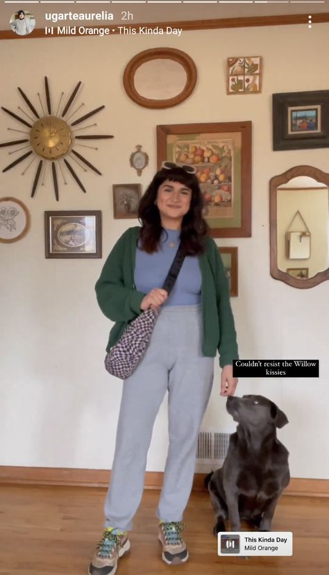 Sweatpants Outfit Midsize, Comfy Outfits Mid Size, Midsize Comfy Outfits, Comfy Midsize Outfits, Midsize Fall Outfits 2023, Outfits With Grey Sweatpants, Outfit Midsize, Comfy Fall Outfits, Mom Fall