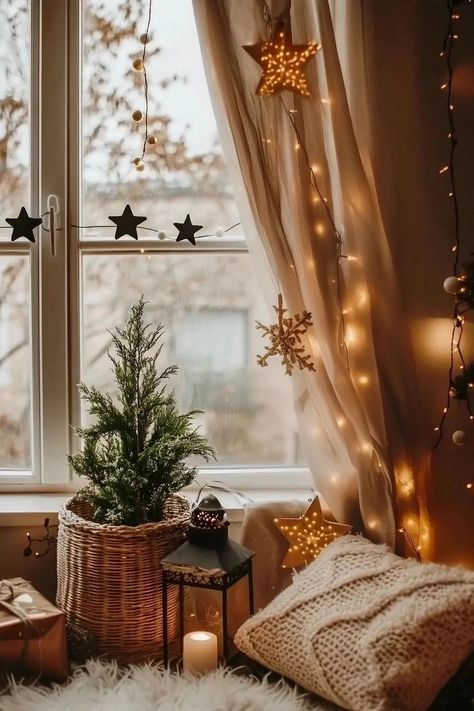 15 Holiday String Light Ideas for infusing your home with a cozy holiday charm ! Try these creative ideas for adding warmth and festive sparkle indoors and out. Hygge Christmas Decor, String Light Ideas, Hygge Holiday, Christmas Light Ideas, Fairy Lights Decor, Holiday String Lights, Apartment Guide, Hygge Christmas, Light Ideas