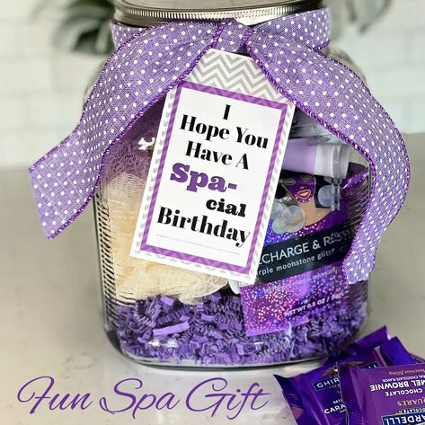 If you are looking for a perfect birthday present, this fun Spa Day Gift idea is it! Some might even say it's Spa-cial! :) #spa #spaday #giftidea #birthdaygift Spa Day Basket Ideas Diy, Spa Day Gift Ideas, Spa Gift Bag Ideas, Spa Gift Bag Ideas For Women, Spa Day Birthday Gift, Spa Gift Wrapping Ideas, Spa Gift Card Presentation, Spa Day Gift Basket, Spa Gift Bag