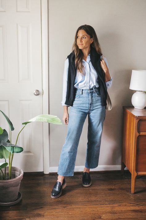 Womens Oxford Shirt Outfit, Blue Oxford Shirt Outfit Women, Oxford Shirt Women Outfit, Dallas Outfits, Oxford Shirt Outfit, Dallas Outfit, Oxford Shirt Women, High Waisted Jeans Outfit, Blue Oxford Shirt