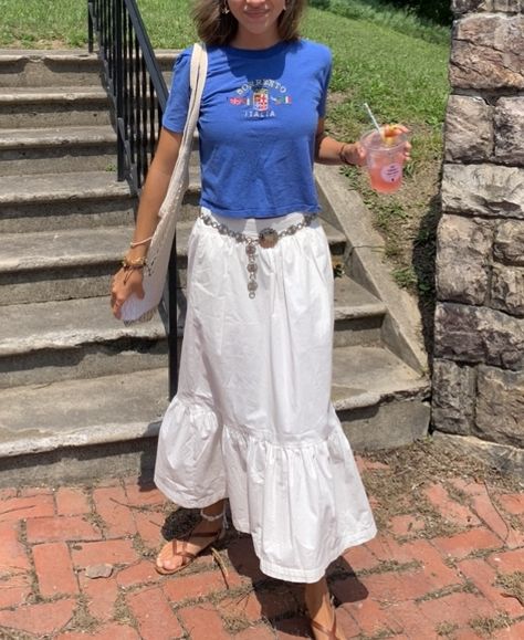 Long Skirts With Tshirts Outfit, T Shirt Maxi Skirt Outfit, Long White Maxi Skirt, Europe Wardrobe, Long Skirt Outfits For Summer, Market Outfit, Skirt Outfits Aesthetic, Travel Fits, White Skirt Outfits