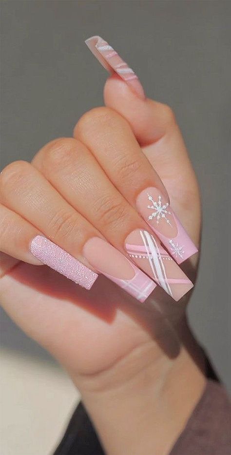 Christmas Pink Nails Acrylic, Christmas Baddie Nails, Christmas Nail Sets, Christmas Nails Design Holiday, Christmas Nails French Tip, Holiday Nails Pink, Christmas Toe Nail Designs, Christmas Nails French, Trendy Nails Winter