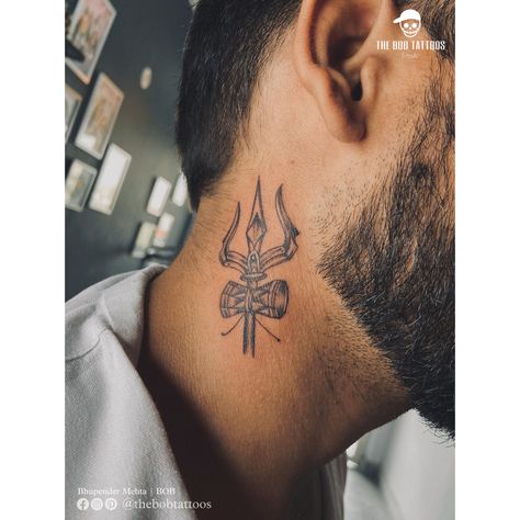 #trishultattoo #trishultattoodesign #trishul #mahadevtattoo #mahadevtattooformen #tattoo #tattooideas #tattooart #tattooartist #tattooideasformen #tattoodesign #thebobtattoos Trishul Tattoo Designs, Trishul Tattoo, Mahadev Tattoo, Tattoo Neck, Band Tattoo Designs, Band Tattoo, Neck Tattoo, Ear Tattoo, Behind Ear Tattoo