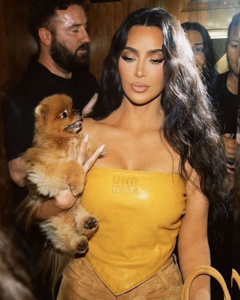 Kim Kardashian (@kimkardashian) • Instagram photos and videos Kim Kardashian And North West, Kim Kardashian 2000's, Kim Kardashian And North, Bro What, Home Decor Amazon, Kardashian Makeup, Kim Kardashian Dresses, Kim K Style, Kardashian Family