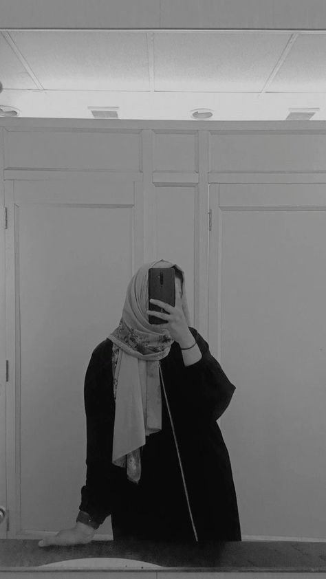 Female Zoro, Female Gojo, Face Claims Female, Female Face Claims, Foodie Aesthetic, Aesthetic Dp, Niqabi Girl, Lover Fashion, Girly Dp