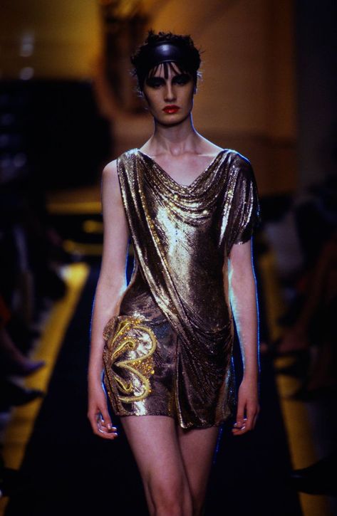 Vintage Versace Aesthetic, Versace Aesthetic, Runway Fashion Couture, High Fashion Dresses, Runway Outfits, Versace Fashion, Versace Couture, Vintage Versace, Versace Outfit