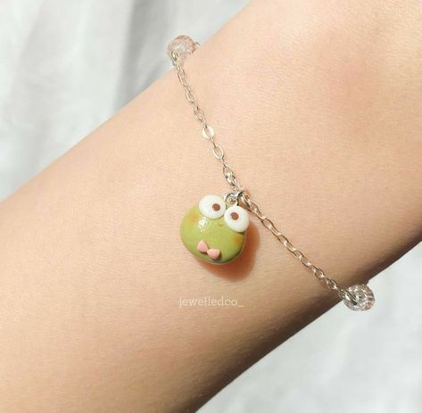 Clay Keychain, Handmade Clay Jewelry, Tanah Liat, Clay Diy Projects, Clay Crafts Air Dry, Polymer Clay Jewelry Diy, Clay Bracelet, Diy Bracelet Designs, Cute Polymer Clay