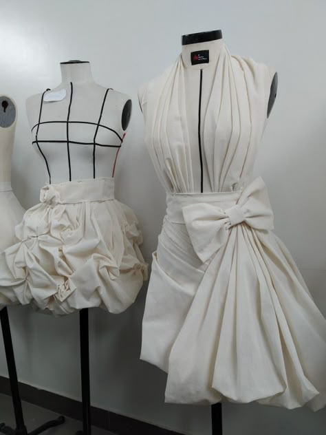 Draping Fashion Aesthetic, Muslin Draping Fashion Design, Drapping Dress Fashion, Creative Draping Fashion, Dress Draping, Draping Dress, Draping Ideas, Fashion Collection Inspiration, Fashion Draping