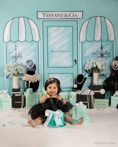 Shopping and Cake at Tiffany’s. Coco Chanel and Tiffany and Co. Cake smash. Tiffany And Co Cake, Pre Debut Photoshoot, Baby Tiara, Tiffany Cakes, Celebrity Maternity, 2nd Birthday Photos, New Year Photoshoot, Tiffany Theme, Rainbow First Birthday