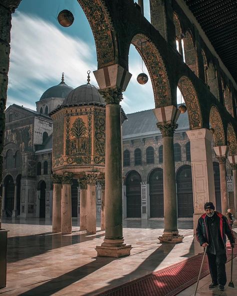 Damascus Syria Aesthetic, Great Mosque Of Damascus, Syrian Architecture, Asian Buildings, Umayyad Caliphate, Syria Pictures, Arabic Architecture, Wallpaper Ramadhan, December Morning