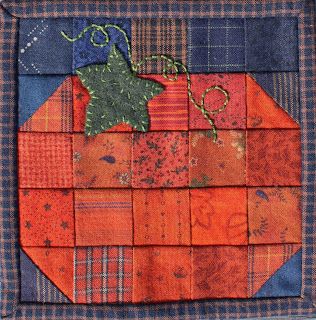 Jen Daly Quilts: Mini Pumpkin Quilt Pattern Crochet Table Runner Free Pattern, Table Runner Free Pattern, Pumpkin Quilt Pattern, Quilts Designs, Pumpkin Quilt, Pumkin Decoration, Halloween Quilt Patterns, Fall Quilt Patterns, Mini Quilt Patterns