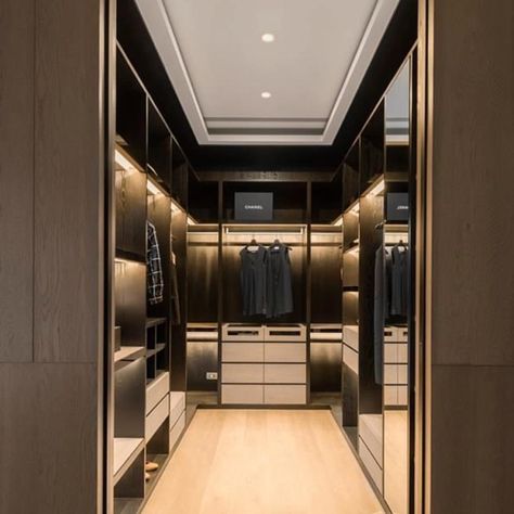 Dressing Room Closet, Walking Closet, Dream Closet Design, Walk In Closet Design, Luxury Closets Design, Modern Closet, Wardrobe Room, Closet Decor, Bedroom Closet Design