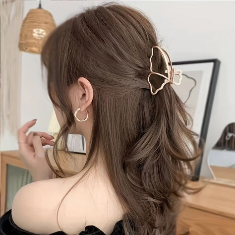 Aesthetic Korean Accessories, Elegance Hair, Golden Butterfly, Korean Accessories, Japanese Hairstyle, Metal Hair Clips, Claw Hair Clips, Metal Hair, Fancy Hairstyles