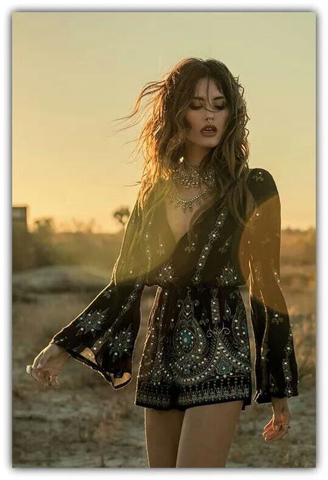 ☮ American Hippie Bohéme Boho Style ☮ Stile Punk Rock, Look Hippie Chic, Dreams Quotes, Look Boho Chic, Look Grunge, Indie Hipster, Estilo Hippy, Festival Trends, Mode Hippie