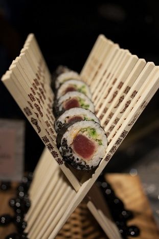 eared ahi tuna sushi rolls with black sesame and pink pickled ginger - festively displayed in a row of crossed chopsticks. Sushi Presentation Ideas, Ahi Tuna Sushi, Sushi Presentation, Sushi Display, Tuna Sushi Rolls, Seared Ahi Tuna, Tuna Roll, Tuna Sushi, Types Of Sushi