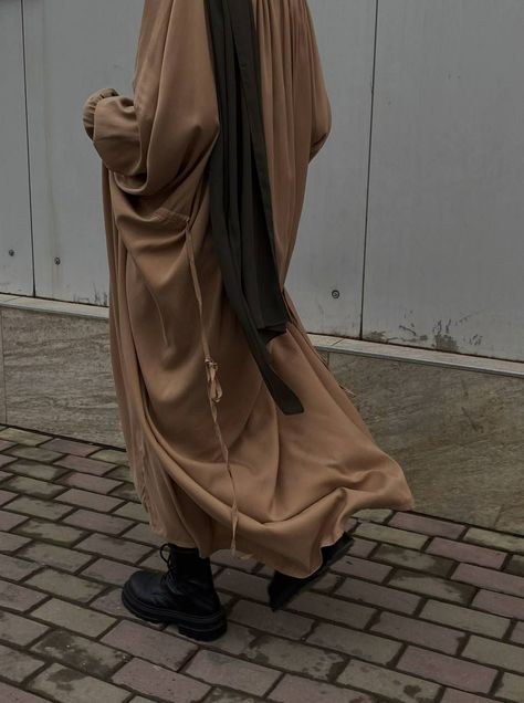 Abaya With Boots, Hijabi Mode, Islamic Fashion Dresses, Hijabi Fits, Hijabi Outfit, Muslim Style, Bts Inspired Outfits, Modest Wear, Islamic Fashion