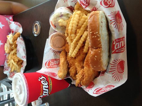 Raising Cane's. . .this place was soooo good!!!! Raising Canes Aesthetic, Rising Canes, Canes Food, Fast Food Drinks, Raising Canes, Best Fast Food, Food Gallery, Chicago Food, Food Babe