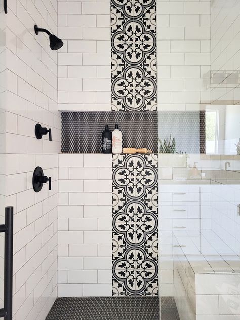 Black And White Spanish Tile Bathroom, Black White And Taupe Bathroom, Black And White Ceramic Tile Bathroom, Black And White Tiled Shower Ideas, Black And White Shower Tile Ideas Farmhouse, Shower Tile Ideas Black And White, Modern Black And White Bathroom Tile, Black And White Bathroom With Tub, Black White Shower Tile