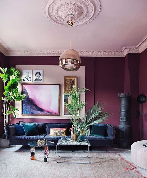 This room certainly has impact. Rich purple walls with a gorgeous pink ceiling. I think I spot a Tom Dixon light too... So inspiring! Pic… Purple Living Room, Cute Living Room, Living Room Wall Color, Room Wall Colors, Living Room Decor Colors, Condo Decorating, Trendy Living Rooms, Purple Walls, Rustic Living Room