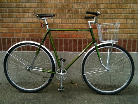 hunter green bike with a nice wire basket in front Richard Gear, Cycling Apparel Men, Basket Bike, Rat Bikes, Green Bike, Riding A Bicycle, Commuter Bicycle, Rat Bike, Cycle Chic