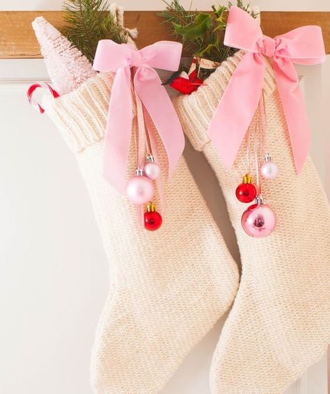 Fa la la la la 🎅🏼 Bow Christmas Aesthetic, Pink Christmas Bows, Christmas Tree Pink And Red, Pink Red Christmas Decor, Pink Stockings Christmas, Pink Bow Christmas, Pink Red And White Christmas Decor, Red Pink Christmas Tree, Pink Christmas Stocking