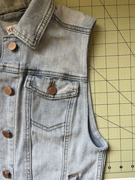 Jean Jacket Into Vest Diy, Diy Denim Vest From Jacket, Embellished Denim Jacket Diy, Diy Vest, Seam Ripper, Jean Vest, Denim Diy, Jeans Diy, Fabric Markers