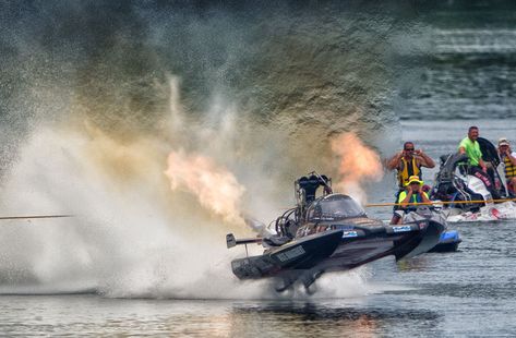 Nikon Miami: Amazing Drag Boat Captures by NikonMiami photographer Charlie Lai Drag Boat Racing, Hydroplane Boats, Utility Boat, Offshore Boats, Boat Racing, Cars Girls, Ski Boats, Boat Pics, Fast Boats