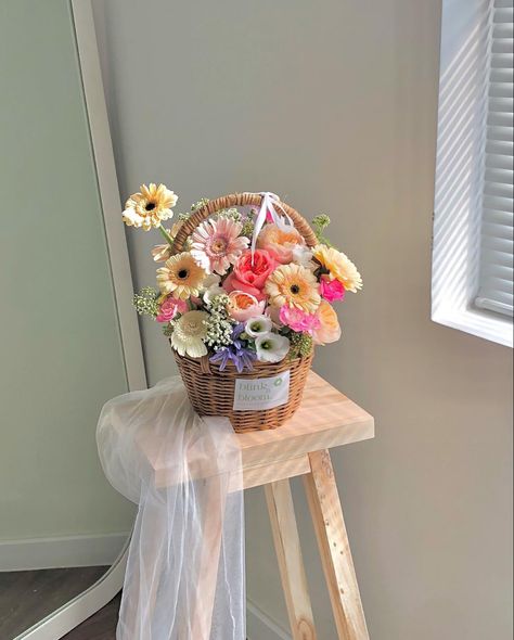 Korean Bouquet, Basket Flower Arrangements, Felt Bouquet, Mini Studio, Flower Bouquet Diy, Editing Photo, Flower Therapy, Flower Soap, Flower Box