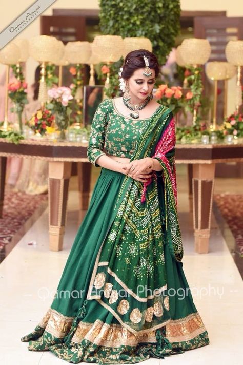 Mehndi Outfit Ideas, Mehndi Dupatta, Dress For Bride Sister, Grooms Sister, Mehendi Bride, Mehndi Dress For Bride, Groom Sister, Mehndi Outfit, Long Blouse Designs