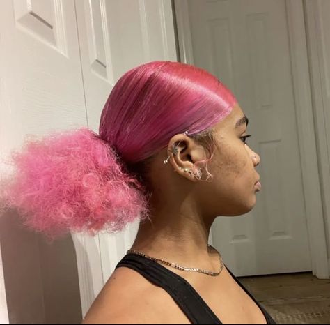 Pink Natural Hair Black Women, Pink Hair Curly, High Ponytail Ideas, Pink Natural Hair, High Ponytail Hairstyle, Ponytail Ideas, Hair Stripes, Diy Hairstyle, 3 Musketeers