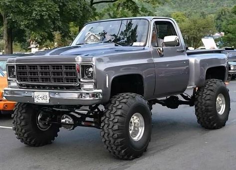 Square Body Chevy 4x4, Big Chevy Trucks, Square Body Chevy, Car Modeling, Country Trucks, Nice Trucks, Chevy Stepside, Chevy 4x4, Chevy Trucks Silverado