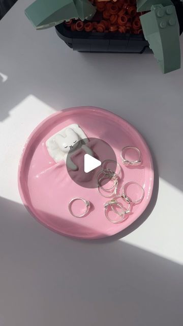 ангелина on Instagram: "This must be the cutest tray I’ve ever made 🐰🎀 

#diy #diycrafts #clay #clayart #claytray #diyhomedecor #explore #reels" How To Make A Clay Tray, Clay Tray Tutorial, How To Make Clay Jewelry Tray, Clay Tray Diy, Diy Clay Tray, Kuromi Clay Tray, Clay Tray, Polymer Clay Tray Jewelry Dish, Tray Diy