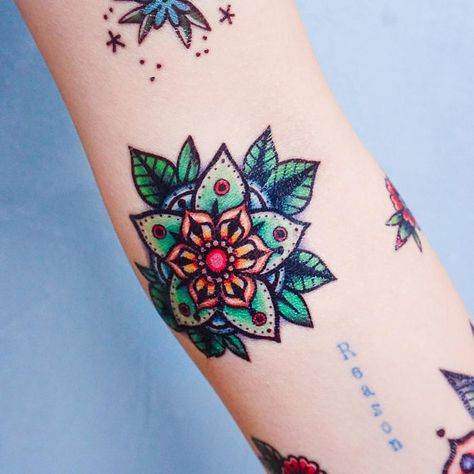 Mandala Arm Tattoo, New School Tattoos, Dotwork Tattoo Mandala, Kitten Tattoo, Neon Tattoo, Tattoo Mandala, Tattoos Mandala, Tattoo Cat, American Tattoos