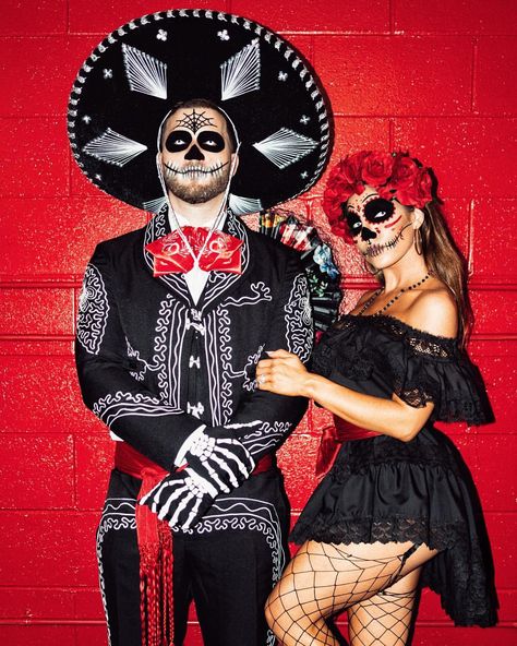 FITNESS APP-MOVEBYMELISSA.COM on Instagram: “Happy Halloween💀2017 Makeup by @mua.alexander Photo by @darion_ko Styled by me!” Mexican Halloween Costume, Halloween Costume Ideas Diy, Partner Halloween Costumes, Halloween Costume Couple, Meme Costume, Mexican Halloween, Halloweenský Makeup, Costume Couple, Sugar Skull Costume