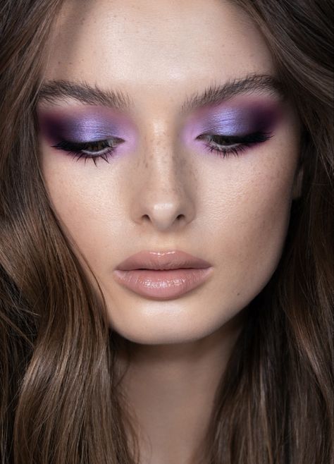 Purple Eyeshadow Looks, Plum Eyeshadow, Maquillage On Fleek, Wedding Eye Makeup, Cute Eyeshadow Looks, Simple Eyeshadow, Purple Eye Makeup, Summer Makeup Looks, Purple Makeup